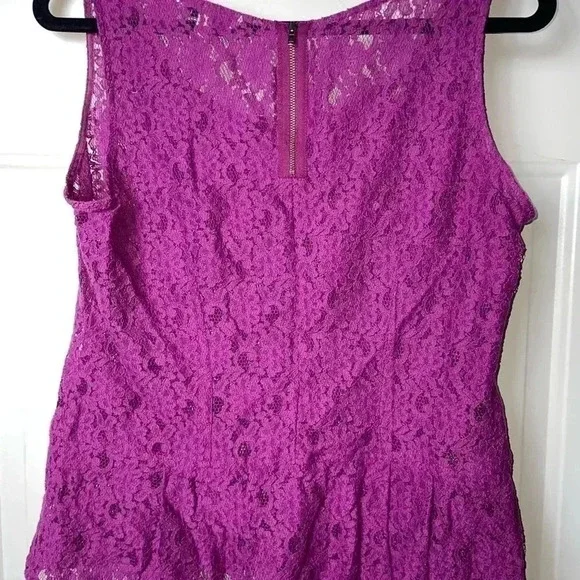 CABI LACE SLEEVELESS BLOUSE PEPLUM STYLE SIZE MEDIUM FUCHSIA IN COLOR - Picture 10 of 10